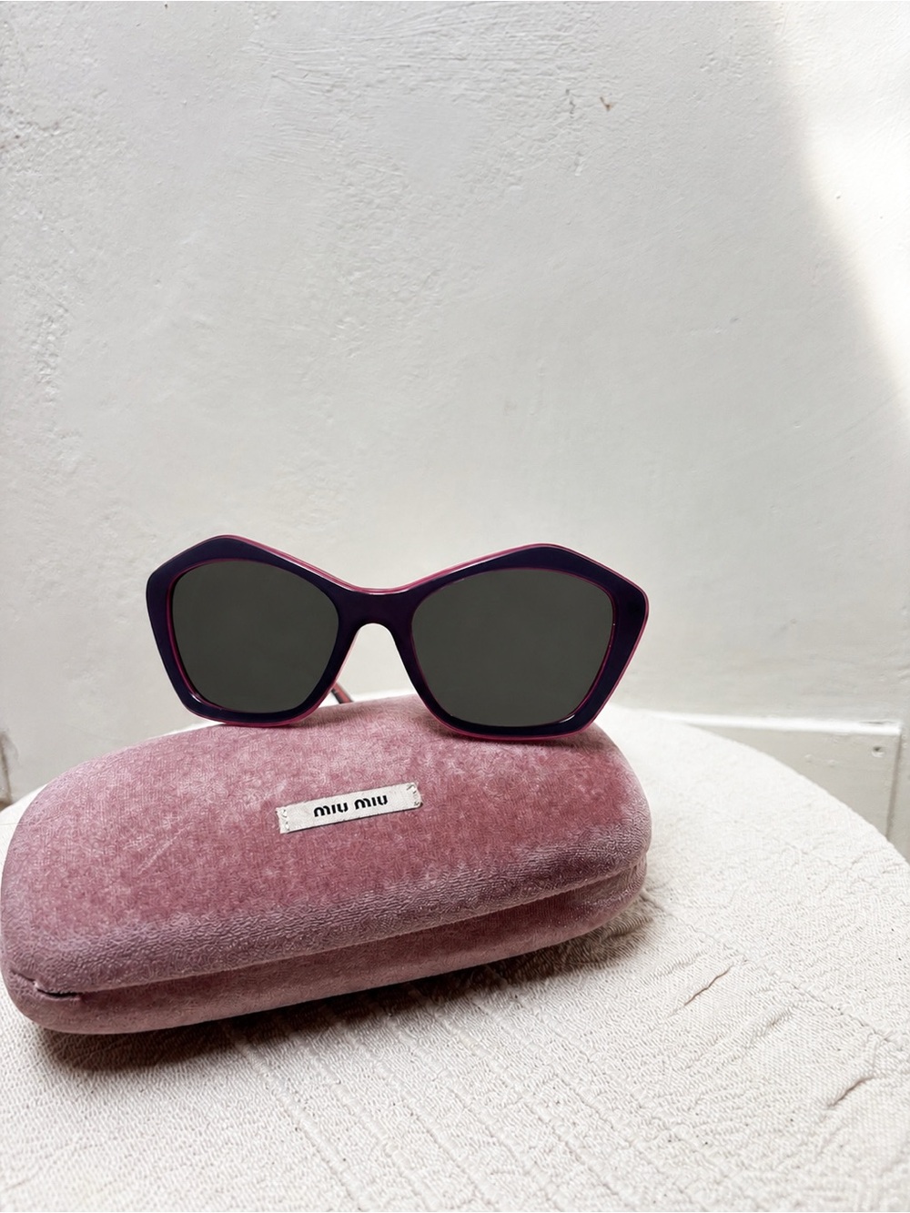 Authentic Miu Miu 02O Geometric Cat Eye Sunglasses Raspberry Pink Italy W/case